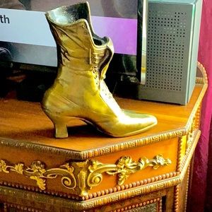 Cast iron/ brass Victorian/Edwardian women’s shoe vase / conversation piece  👠